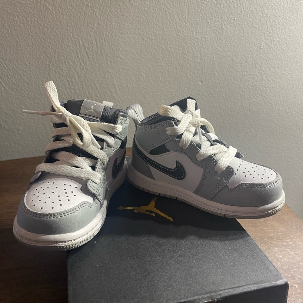 Jordan 1 Air Mid